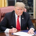 Tramp potpisao zakon o finansiranju