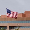 Američka zastava posle sedam godina ponovo na ambasadi SAD u Venecueli