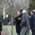 (Foto) najtužniji trenutak na pomenu: Majka Marinka Madžgalja čvrsto zagrlila Ognjena Amidža kad ga je ugledala