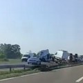 Kamion izleteo u suprotan smer! Havarija na autoputu kod Požarevca, saobraćaj otežan (foto)