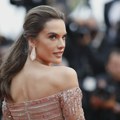 Verila se Alesandra Ambrozio: Podelila kadrove sa prosidbe na egzotičnoj destinaciji FOTO