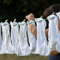 Zašto su naše bake govorile da bebina garderoba ne sme da ostane napolju preko noći? Imale su dobar razlog