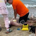 Prve fotografije spasavanja Srbina (29) u Grčkoj: Izvučen bez svesti i reanimiran na plaži (foto)