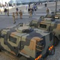 Vojnici na ulicama Pariza i Milana, barikade u Bordou, napadnuti policajci