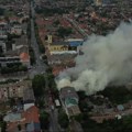 Veliki požar u rumi: Dim kulja iz zgrade, jedna osoba povređena (video)