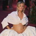 Amerika i žene: „Pa šta ako sam trudna u 41. i što sam sa mlađim muškarcem“, kaže glumica Sijena Miler