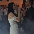 Njena životna priča je neobična pa i prvi ples na venčanju! Teodora uzela mikrofon i hrvatskom fudbaleru otpevala ove…