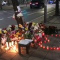 Sveće, cveće i ikone ispred ruske ambasade Beograđani zajedno u tuzi sa Rusijom nakon napada u Moskvi (video)