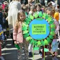 Bijeljinski mališani obeležili Dan planete Zemlje: Ne bacaj smeće, sadi cveće!