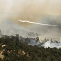 Masovna evakuacija Besne požari u Kaliforniji, proglašeno vanredno stanje