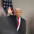 Tramp pokrenuo soptstvenu telefoniju: NJegova biznis organizacija predstavila "Trump Mobile"