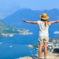 Verovali ili ne, ova CG plaža šokira nižim cenama: Dok se svi žale na visoke cene, evo koliko je ovde komplet ležaljki
