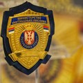 Razbojništvo u Lazarevcu: Muškarac uz pretnju pištoljem iz kladionice odneo 50.000 dinara