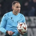 Nenad Minaković sudi meč između Nemačke i Luksemburga