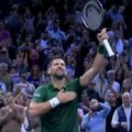 Pogledajte kako je Novak Đoković slavio pobedu u Atini: Napravio je opet poznatu "simulaciju" nasred terena