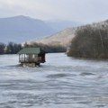 (Video) Čuvena kućica na Drini na udaru nabujale reke! Voda ušla u nju: Rušena čak šest puta, ali i dalje prkosi prirodi