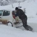 Dramatično i dalje: Sneg u srpskom Sibiru skoro pola metra FOTO