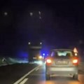 Teška nesreća kod Gornjeg Milanovca: Posle direktnog sudara sa kamionom, traži se gde je auto slete, policija i hitna sišle u…