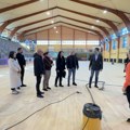 Unapređenje infrastrukture u OŠ „Dušan Radović“ – sportska sala dobija nov parket