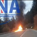 Sve je u plamenu: Zapalilo se vozilo kod Užica, buktinja pored glavnog puta