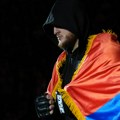 Leka pred borbu na UFC izašao sa pesmom "Tamo daleko", oduševio Arenu, pa "razbio" protivnika i pobedio