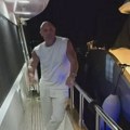 Miligram uživa na luksuznoj jahti, a mišići u prvom planu FOTO