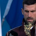Đoković uzeo pehar i shvatio kakvu je grešku napravio: "Nepristojan sam, izvini"