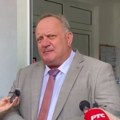 Cvetanović najavljuje da će radnici „Džinsija“ navodno biti zbrinuti, za opoziciju njegove izjave „bacanje prašine u…