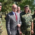 Ministar Vučević obišao kadete na obuci u centru za obuku kopnene Vojske u Somboru