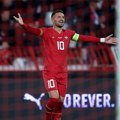 Tadić u stilu Dejana Stankovića - gol sa pola terena u pobedi Fenerbahčea