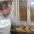 Zrenjaninac Pavle Nećakov se bavi ručnom izradom predmeta od rogoza