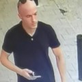 Novosadska policija traga za ovim čovekom! U pitanju je prevrant, ako ga vidite odmah pozovite ovaj broj (foto)