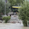 Izlio se Dunav u Novom Sadu: Poplavljene vikendice i lokali, vrh talasa tek stiže