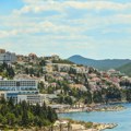 Najjeftinije mesto na Jadranu: Espreso 240 dinara, porcija od 10 ćevapa oko 700 dinara - jeftinije od Beograda