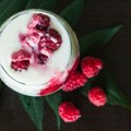 Savršenstvo za letnje dane! Tart bez pečenja sa malinama i belom čokoladom koji će vas oboriti s nogu