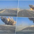 Iranska raketa ih omašila za dlaku! Dramatičan snimak napada na Izrael, kamera u automobilu snimila trenutak eksplozije na…