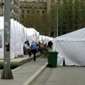 U toku uklanjanje dela šatora ispred Doma Narodne skupštine