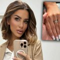 Verila se Aleksandra Nikolić! Budući muž je drži za ruku, a ona pokazala skupoceni prsten: "Rekla sam da" (foto)