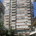 Muškarac se bacio sa 8. sprata solitera u centru Leskovcu