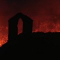 (Video) Jezivi snimci iz crne gore: Apokaliptični prizori brda iznad Buljarice: Kao da ih guta lava, sve crveno kao krv