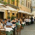 Jede se kaprićoza, pije se vince! Italijani rade najmanje u EU posle Rumunije