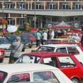 (FOTO/VIDEO) Fiće, jugići, peglice: Izložba preko 100 oldtajmera u Kragujevcu