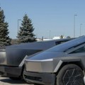 Tesla ponovo povlači Cybertruck! Ovaj put zbog svetlosne trake koja može otpasti tokom vožnje