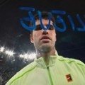 Alkaraz posle pet i po sati ušao u finale AO, prevazišao muke i grčeve, pa na kameru napisao jednu reč!