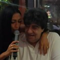 Pevačica 30 godina starijem mužu priredila iznenađenje: Bio oženjen kad ju je smuvao, sad se topi zbog prizora