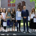 Najboljim učesnicima literarnog konkursa „Đurđevdanski venacˮ uručene nagrade