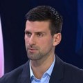 Novak Đoković sa kacigom na glavi prišao navijačima: Danas sam došao spreman (VIDEO)