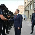 Dačić obišao novosadske policajce: Insistiranje na očuvanju javnog reda i mira