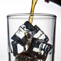 Oporezivanje slatkih gaziranih pića Šuplji šećeri pogubni za zdravlje mogu biti uzrok dijabetesa