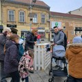 Roditeljima u Sremskoj Mitrovici podeljena auto-sedišta za bebe